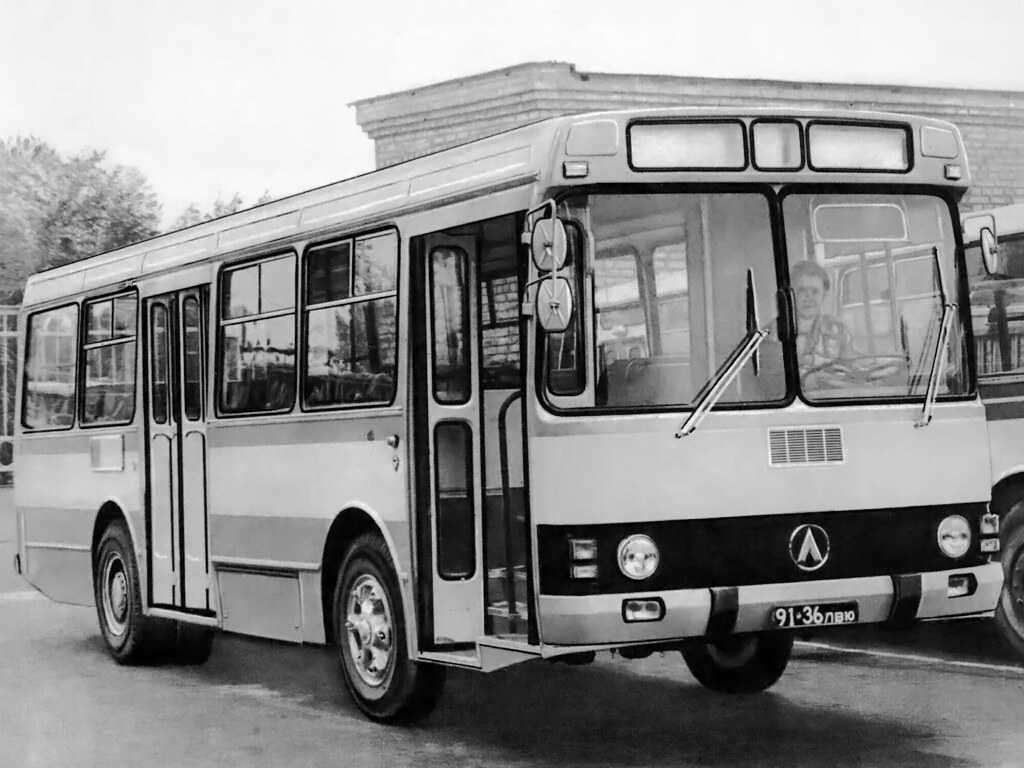 В 71-ом году инженеры решили унифицировать троллейбус, превратив его в автобус ЗиУ- 5250