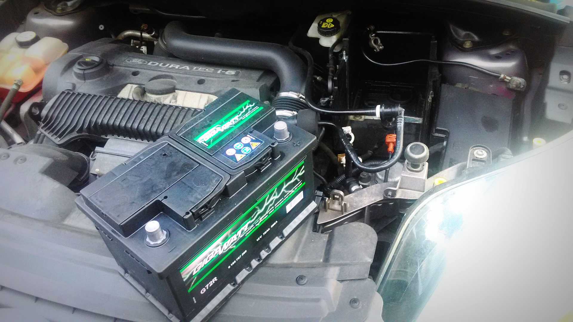 Как зарядить аккумулятор на пежо 408 не снимая с автомобиля