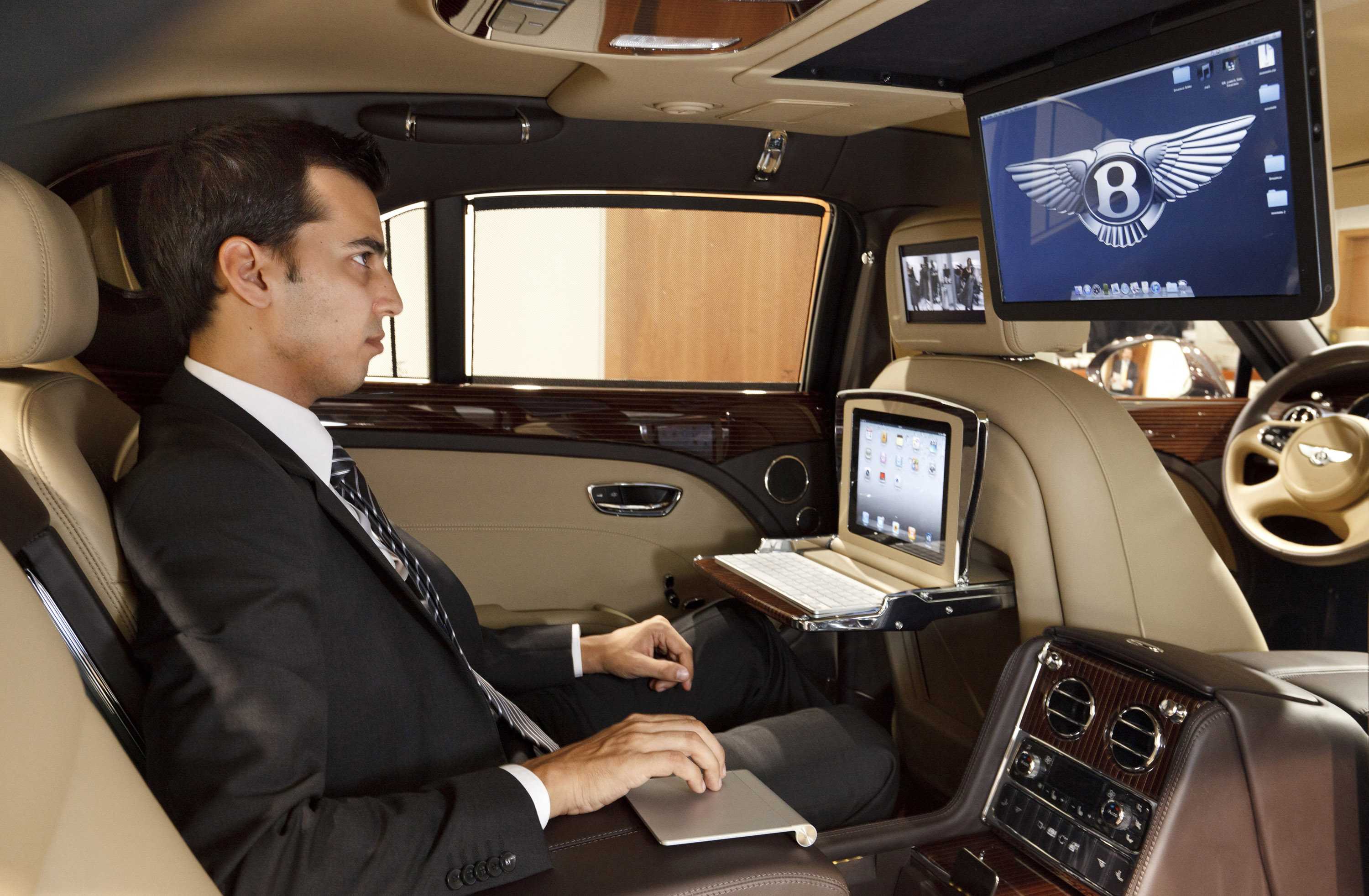Как определить богатого человека. Bentley Mulsanne Executive Interior. Bentley Mulsanne салон. Bentley Mulsanne Limousine Interior. Bentley Mulsanne 2012.