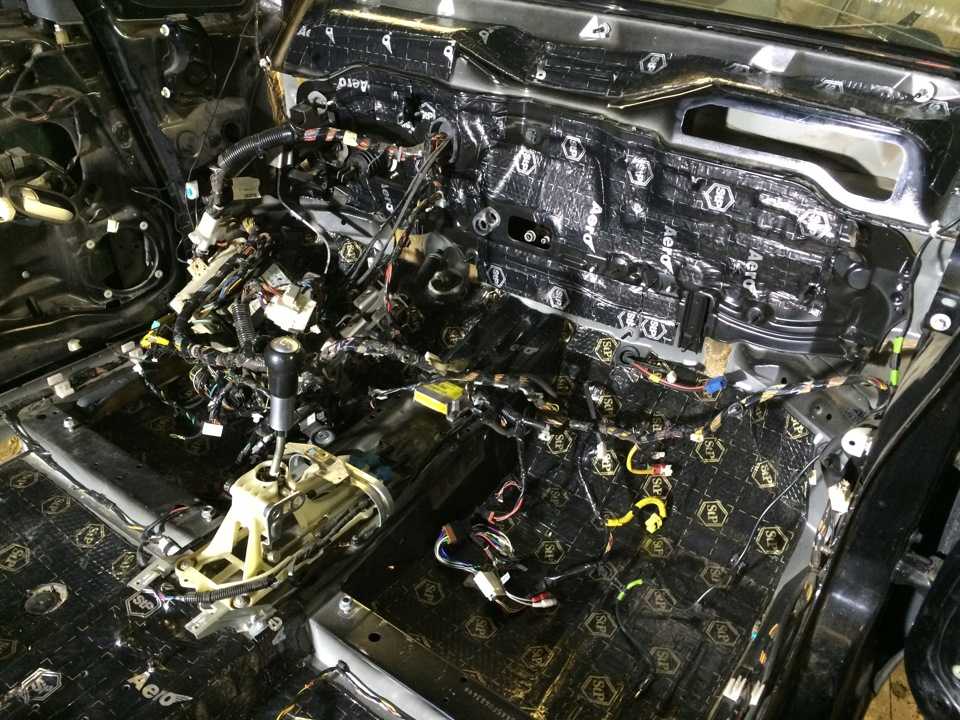 Шумоизоляция моторного отсека со стороны двигателя — автотоп