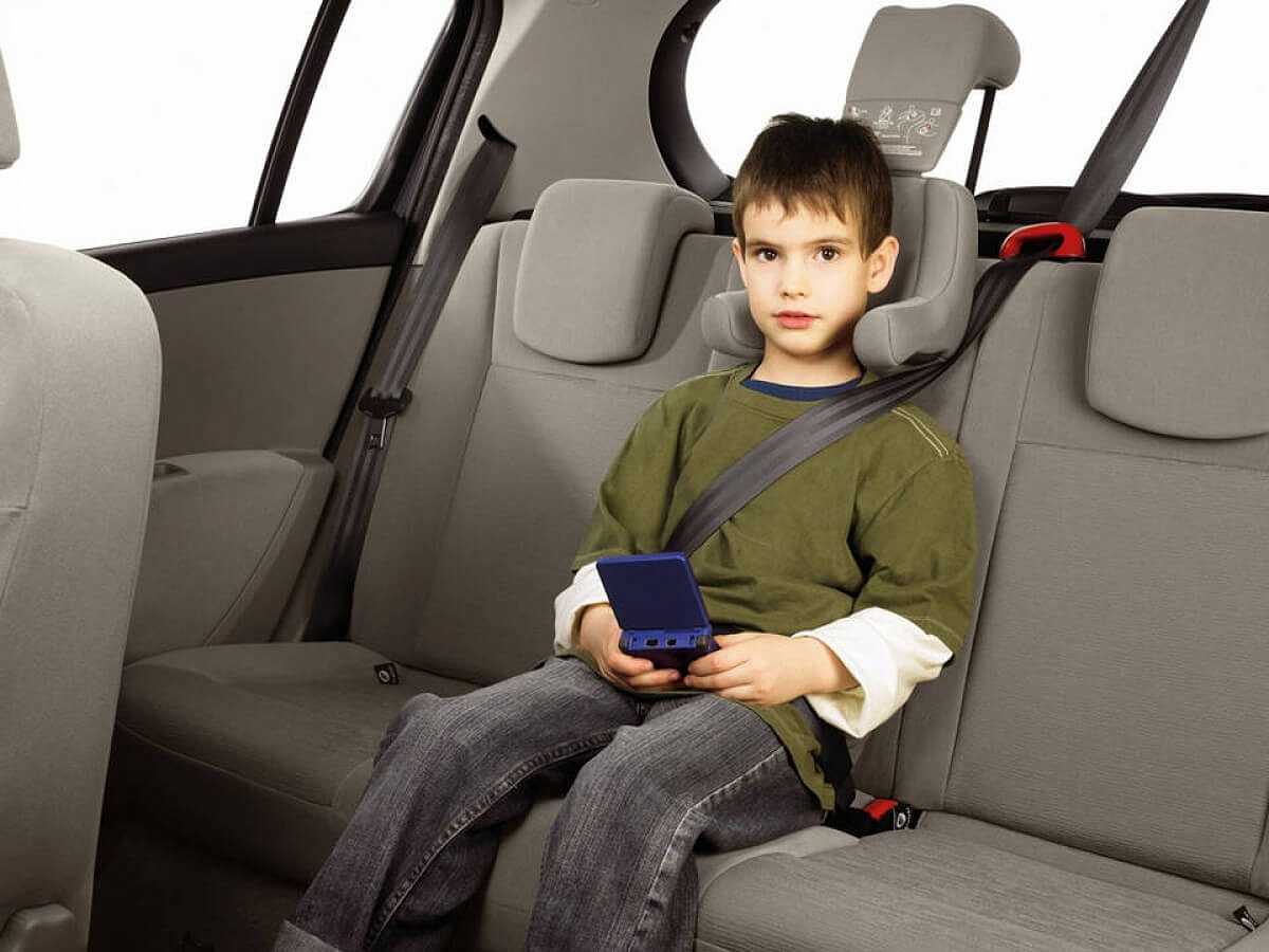 Кресло безопасности для детей в автомобиле