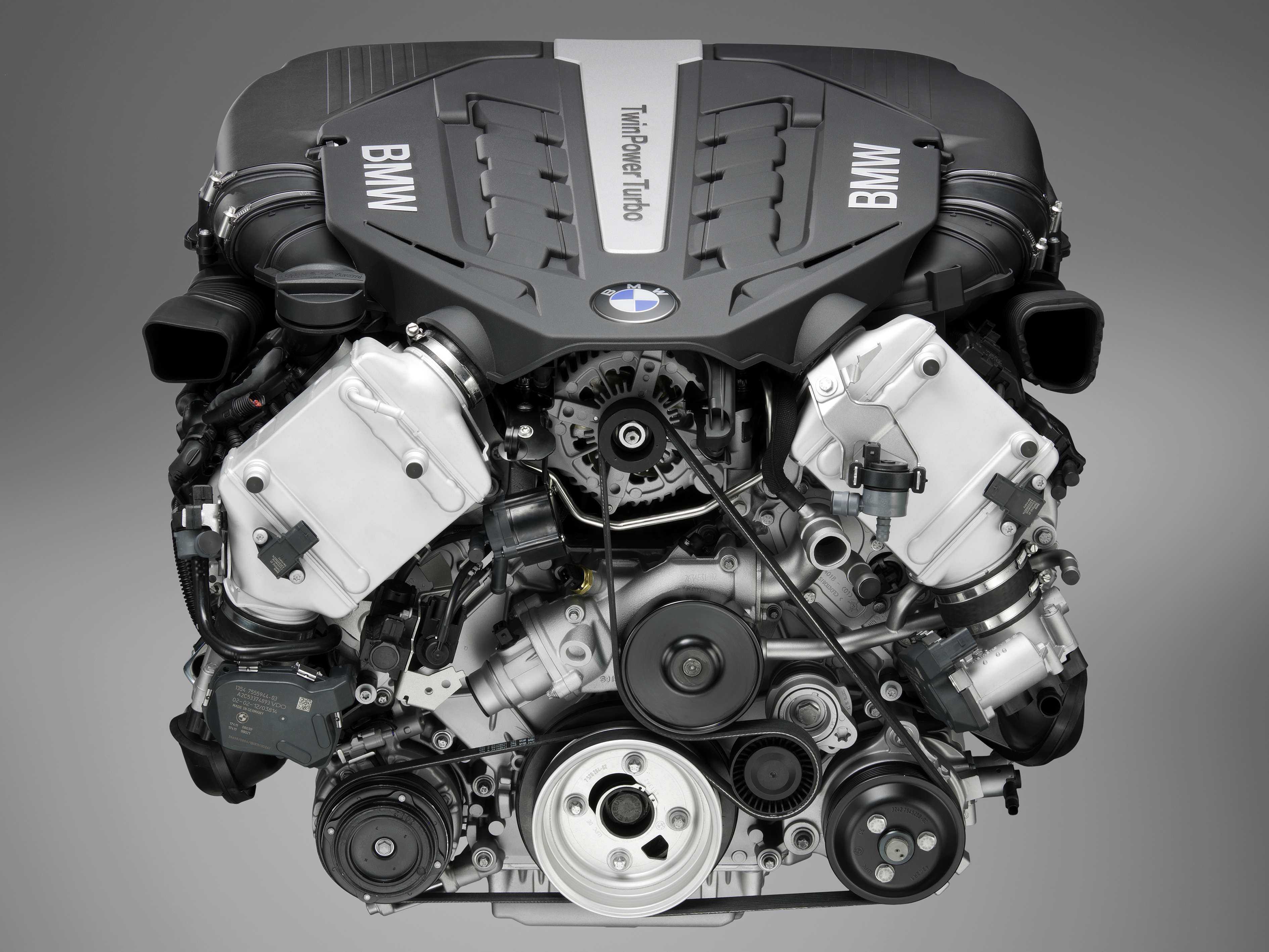 Двигатель бмв x6. BMW n63b44. S63 мотор БМВ. 4.4 S63 мотор БМВ. Мотор н 63 БМВ.