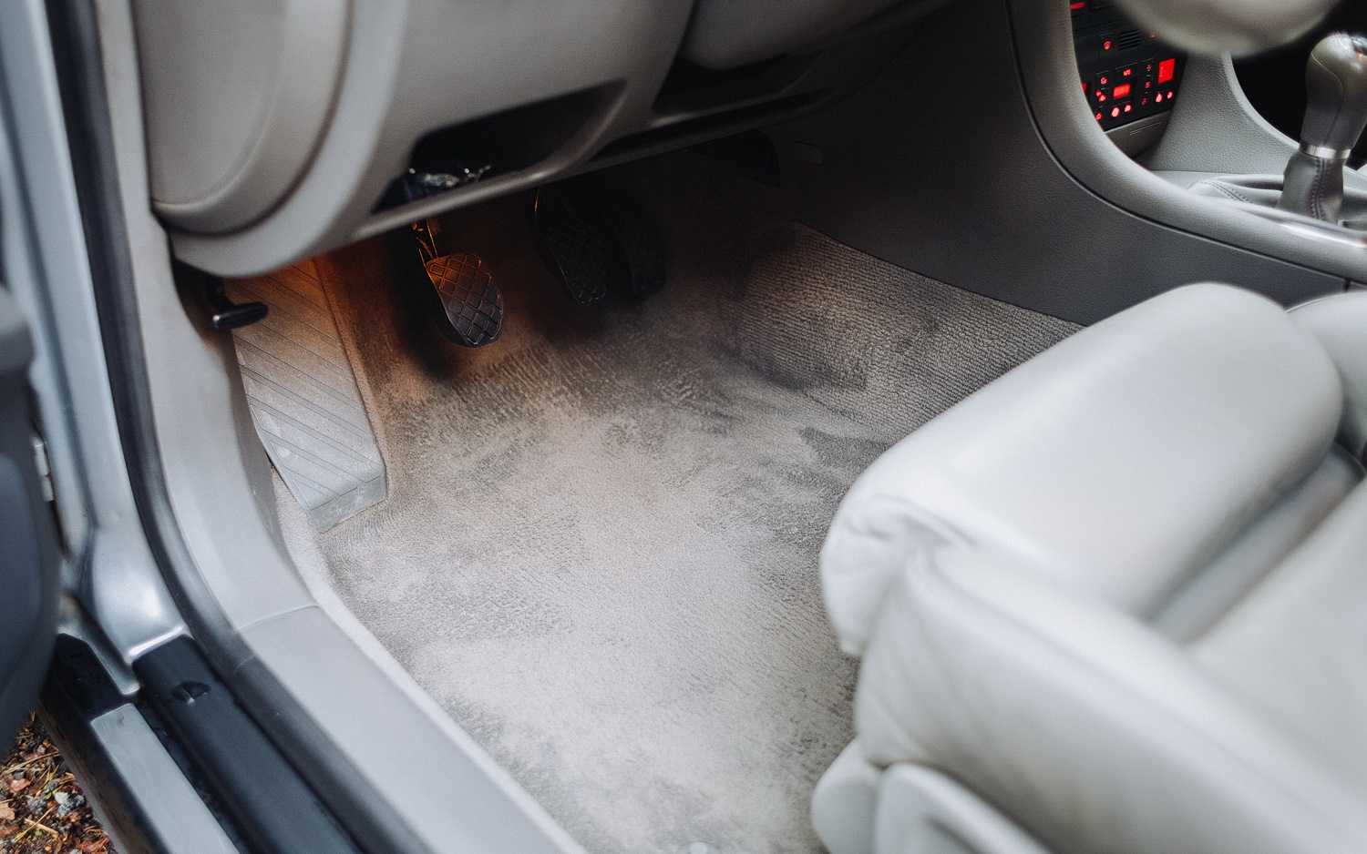 Чистка ковролина, ковровых покрытий своими руками дома, в машине