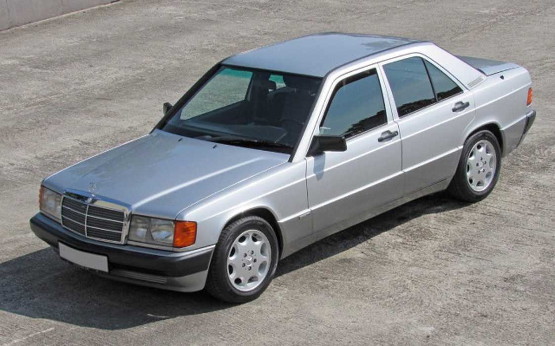 Седан класса люкс D Mercedes-Benz 190 W201 стал младшей моделью в производственной ленте компании Он просуществовал на рынке с 1982 по 1993 год и был успешно заменен известным Mercedes-Benz C-Class W202