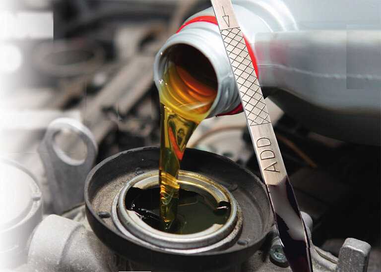 Как долить масло в двигатель в межсервисный период?
