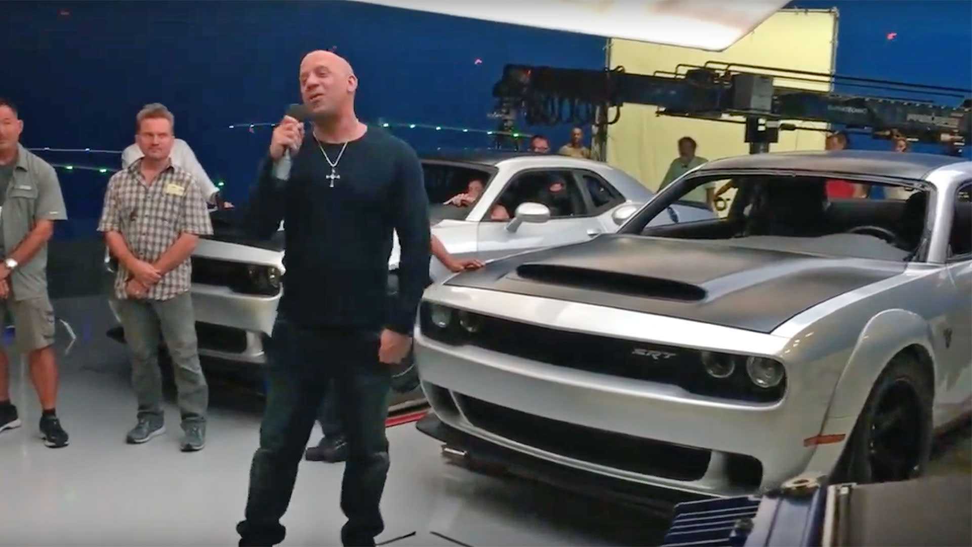 Машина дизеля в форсаже. Dodge Charger VIN Diesel. Додж Челленджер вин дизеля. Додж Чарджер вин дизеля. Dodge Charger Форсаж 9.