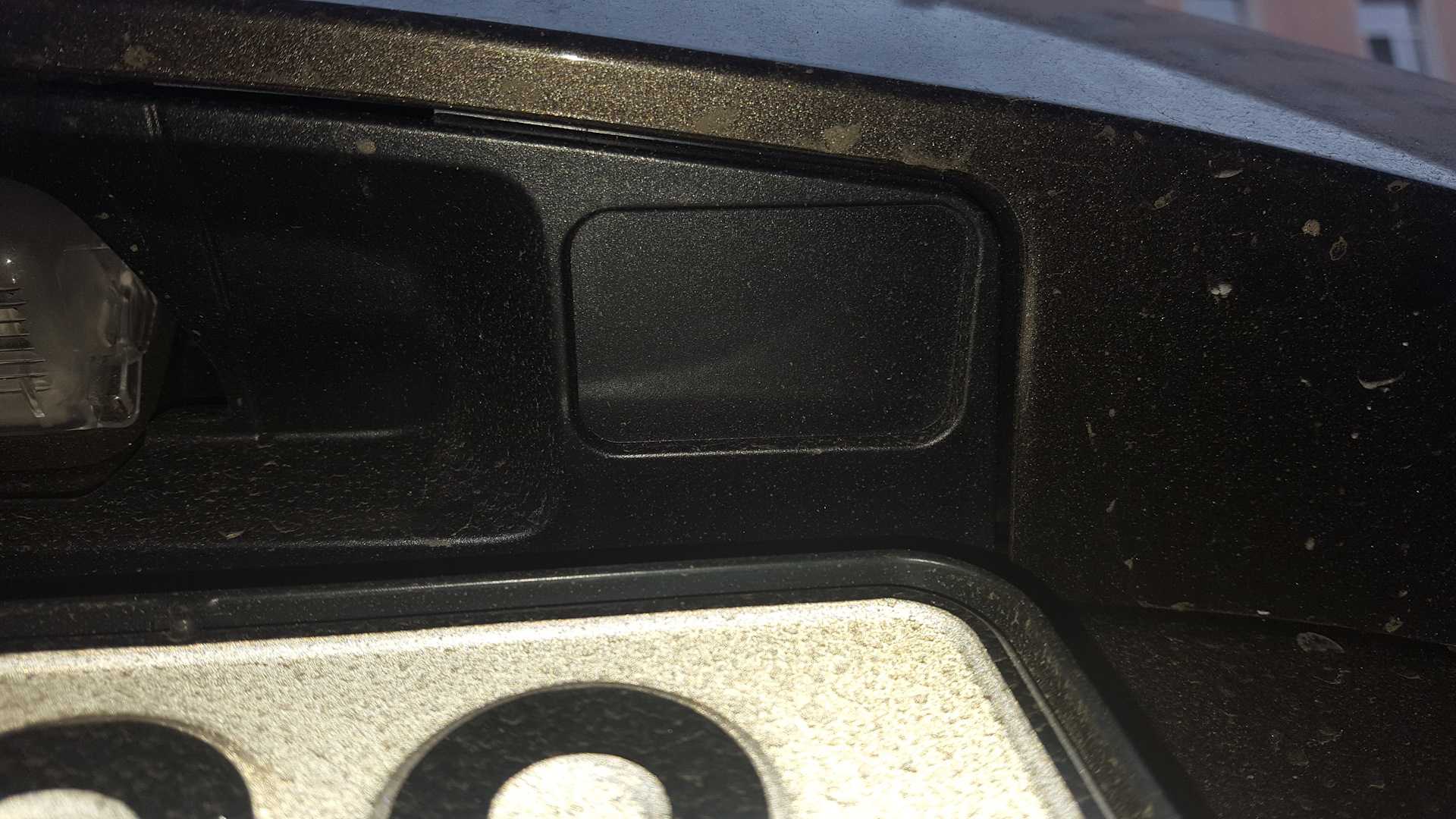 Кнопка багажника мазда сх 5. Кнопка открывания багажника Mazda CX 5. Кнопка открывания багажника Мазда СХ-5. Кнопка открытия багажника Mazda cx5. Кнопка открывания багажника Мазда СХ-5 2012.