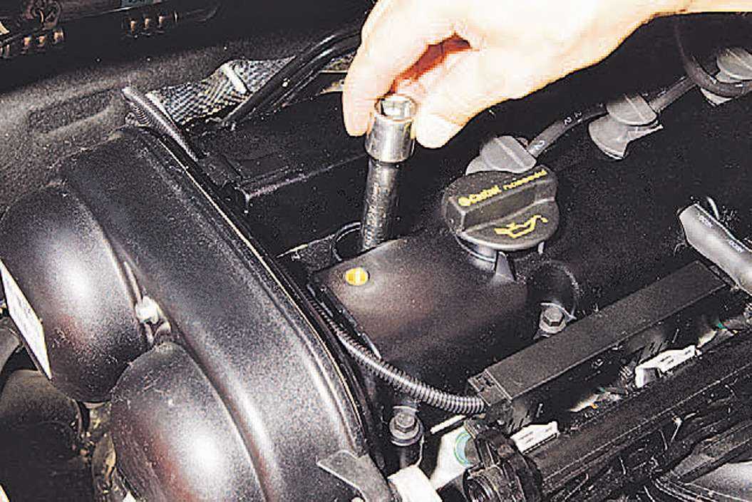 Как самостоятельно заменить свечи на автомобиле Ford Kuga 2